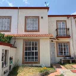 AMPLIA Y AGRADABLE CASA EN RENTA EN COLINAS DE PLATA