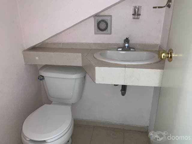 AMPLIA Y AGRADABLE CASA EN RENTA EN COLINAS DE PLATA — foto 5