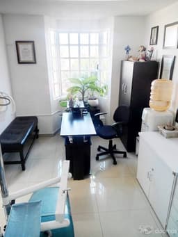 Casa en esquina con uso de suelo comercial, idonea para ampliar a 10 locales