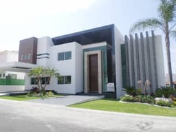 Gran casa en venta Lomas de Cocoyoc, 4 recamaras, acabados de lujo