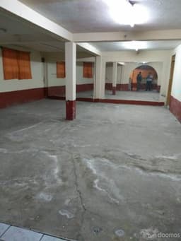 SE VENDE BONITA CASA CON DOS LOCALES COMERCIALES