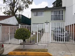 Casa de 4 Recamaras con Departamento Independiente de 2 Recamaras