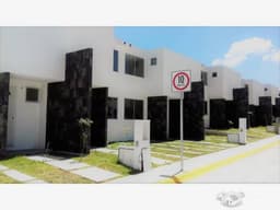 Casa Nueva con Vista a el Lago