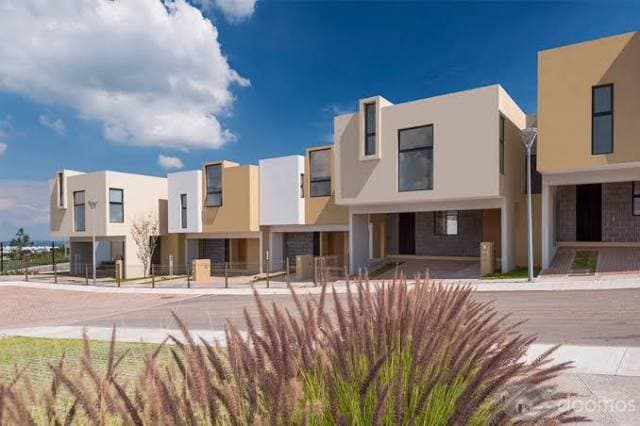 HERMOSA CASA EN VENTA EN ZIBATA — foto 1