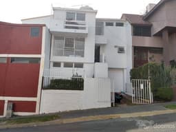 Casa en venta con 3 recamaras y 3 baños
