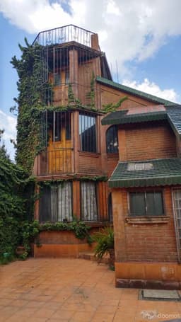 Casa De 4 Recamaras, Jardín Y 4 Estacionamientos