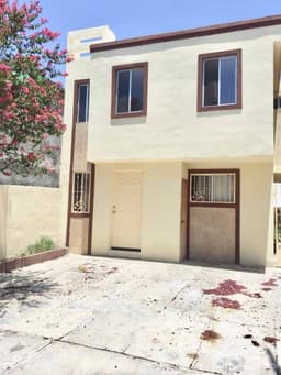 Casa en venta en Montemorelos, Col. Alondras, en la entrada (atrás de la coca cola ). A media cuadra de la cruz roja y la escuela