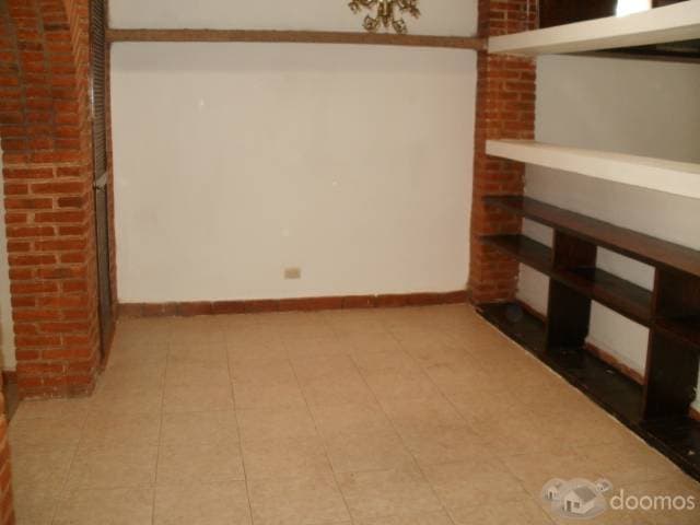 SE RENTA CASA EN ESQUINA — foto 3