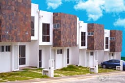 Casa 2 niveles con excelente ubicación lista para ser habitada.