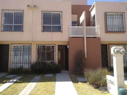 Casa de Tres Recamaras y 1.5 Baños, en Desarrollo La Florida, Toluca