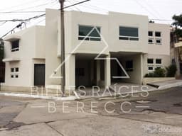Casa en Col. Lomas de Rosales