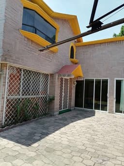 VENDO CASA CON UNIDAD DE NEGOCIO (DEPARTAMENTOS INDEPENDIENTES)