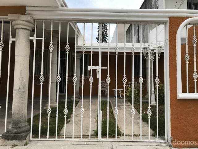 CÓMODA CASA DE UN PISO — foto 1