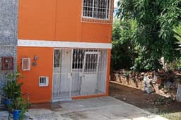 BONITA CASA EN VENTA EN EL COLOSO