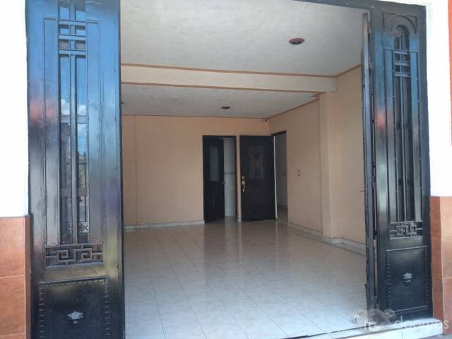 CASA GRANDE, CON LOCAL COMERCIAL Y BODEGA. — foto 9