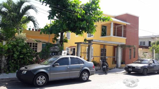 Terreno con 1 edificio y 1 casa independiente — foto 1