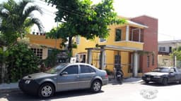 Terreno con 1 edificio y 1 casa independiente