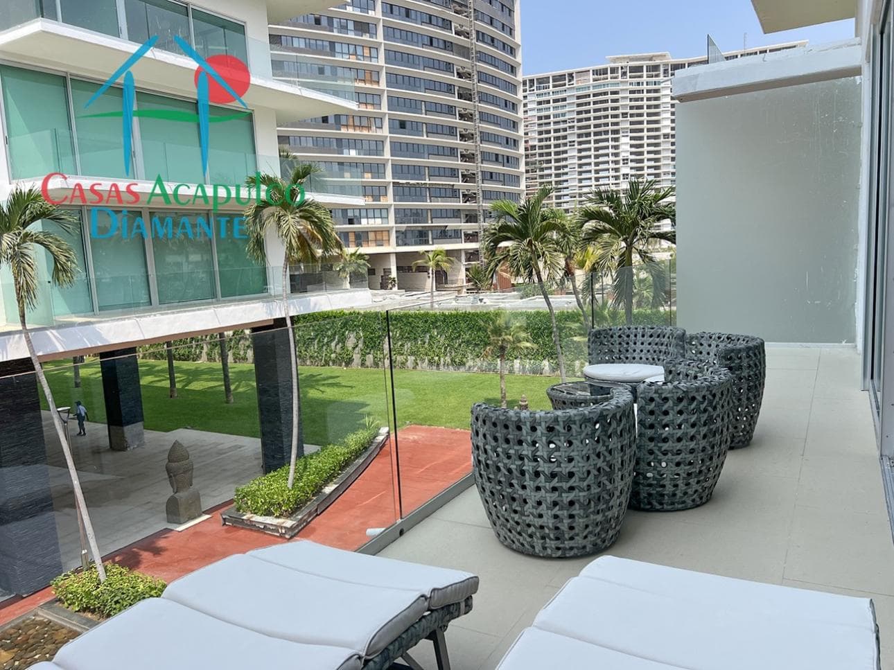 Con terraza y distribución funcional en Acapulco Diamante — foto 9