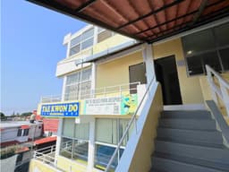 Renta locales en edificio comercial, Zona norte Cuernavaca Mor.