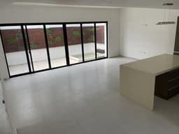 AQUA CASA EN VENTA EN ESQUINA