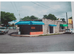 CIRCUITO COLONIAS CASA CON UBICACIÓN COMERCIAL EN VENTA PARA NEGOCIO