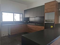 Venta de casa amplia, con vista a la montaña en riberas del pilar