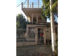 VILLASOL BONITA Y AMPLIA CASA DE 2 NIVELES EN RENACIMIENTO CON TERRAZA