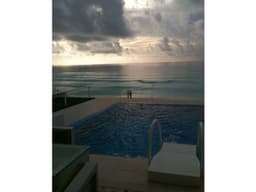 VENTA DE ESPECTACULAR VILLA CON PLAYA EN LA ZONA HOTELERA