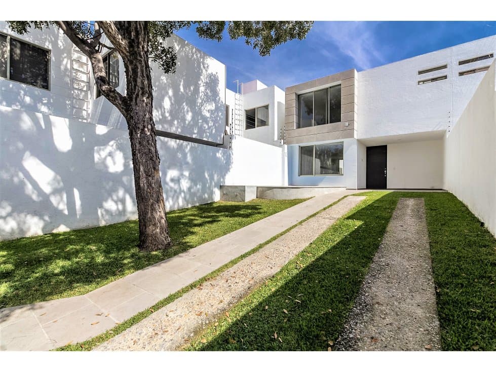 ULTIMA CASA SOLA, MINIMALISTA, ALBERCA — foto 1