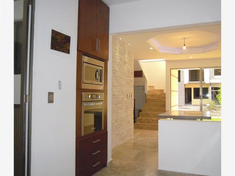 LUJOSA CASA EN PRIVADA, ALBERCA Y JARDIN — foto 6