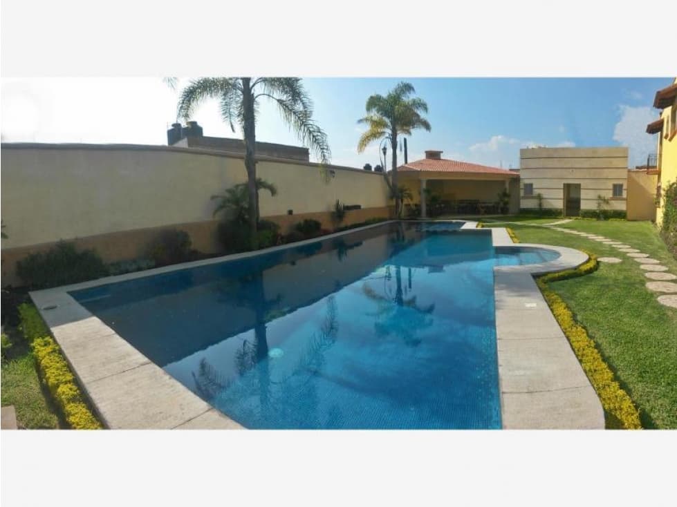 LUJOSA CASA EN PRIVADA, ALBERCA Y JARDIN — foto 3