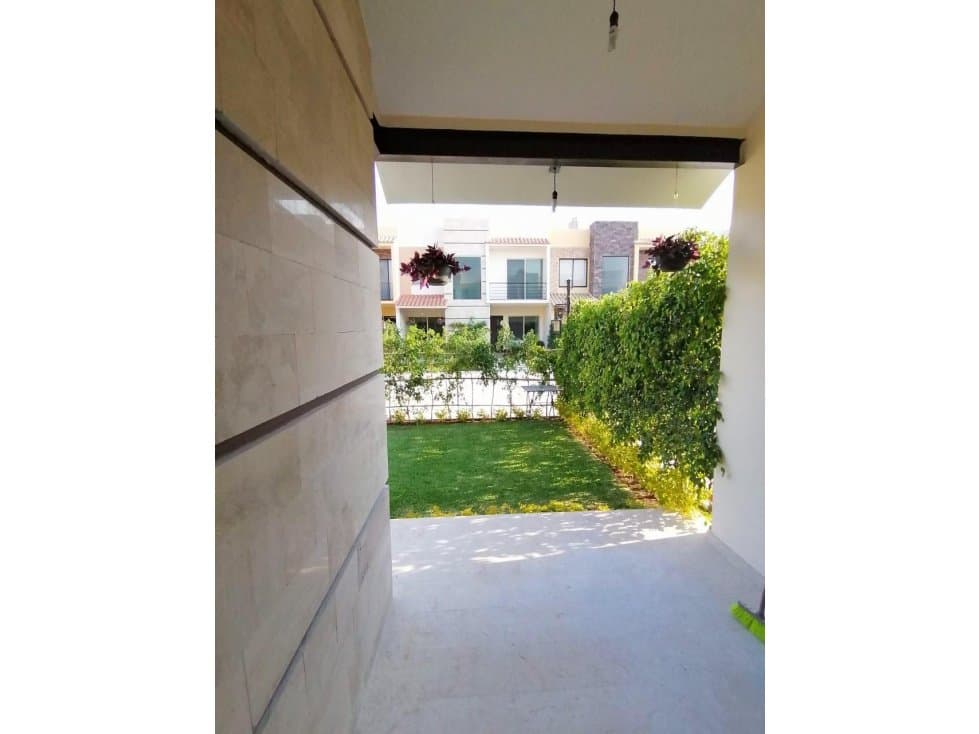 LUJOSA CASA EN PRIVADA, ALBERCA Y JARDIN — foto 4