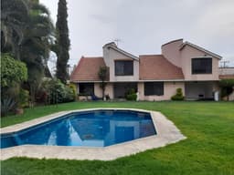 CASA EN VENTA EN PRIVADA DE 5 CASAS CON ALBERCA