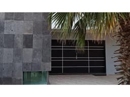 MODERNA CASA EN RENTA CON PANELES EN MONTEBELLO