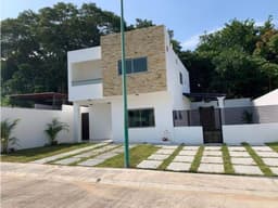 casa en venta en privada, con alberca.