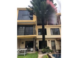 AL NORTE DE CUERNAVACA AMPLIA CASA 7 HABITACIONES