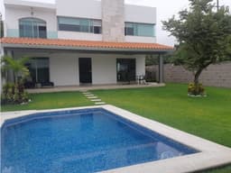 Casa residencial en Venta, con alberca y jardín en Jiutepec, Morelos