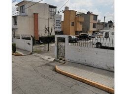 SE VENDE CASA DENTRO DE UNIDAD PRIVADA EN TOLUCA