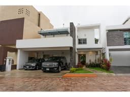 Hermosa Casa en Renta en Residencial Cumbres