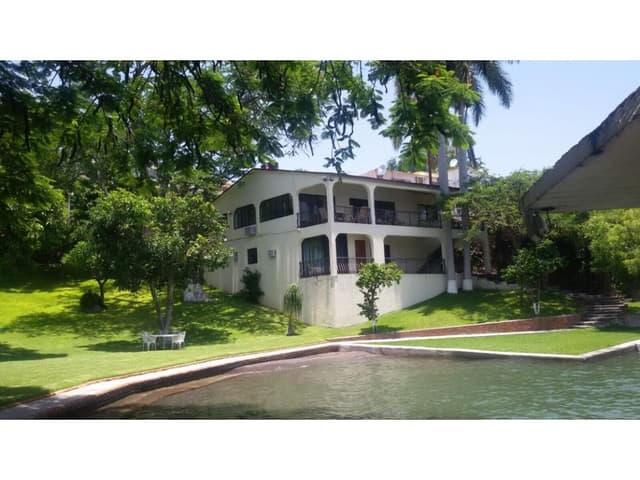CASA EN VENTA A ORILLA DEL LAGO "MAR"
