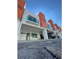 Casa En Venta Dentro De Fraccionamiento Sobre Camino Real