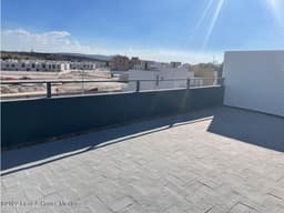Casa en El Mirador, con estudio y roof garden. VENTA
