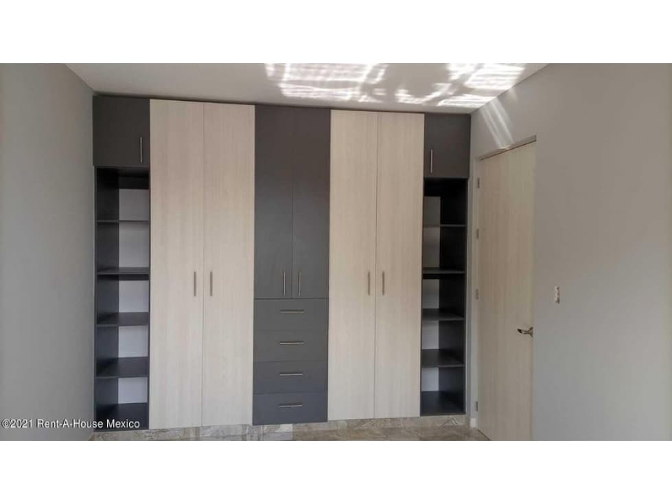 Casa en El Mirador, con cuarto de TV. VENTA — foto 1