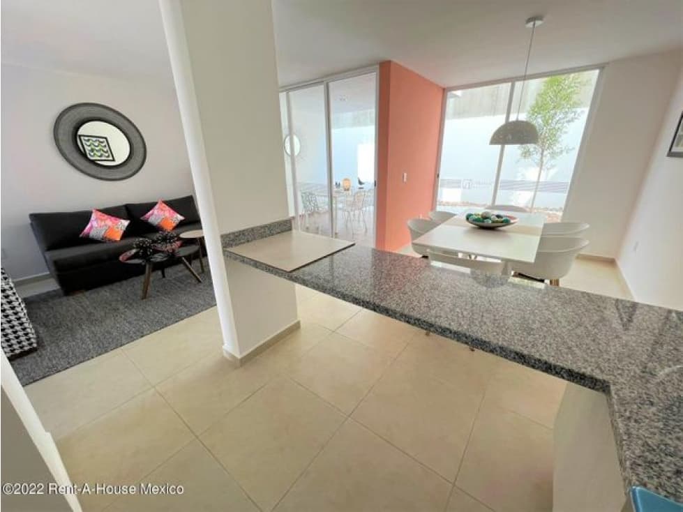 VENTA CASA EN ZIBATA CON CUARTO DE SERVICIO — foto 4