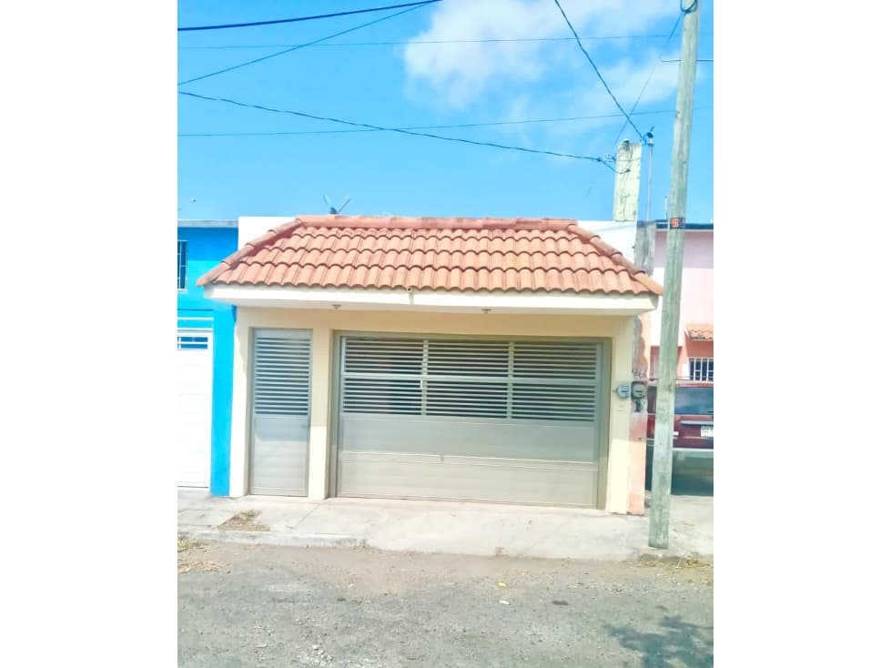 Col. Astilleros, Veracruz, Casa en Venta — foto 1