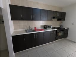 CASA AMUEBLADA EN RENTA AL NORTE EN COTO ALCAZAR RESIDENCIAL